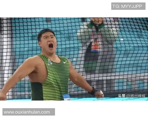 全运会开幕式江苏代表团进场，亚运会链球冠军王琦担任旗手